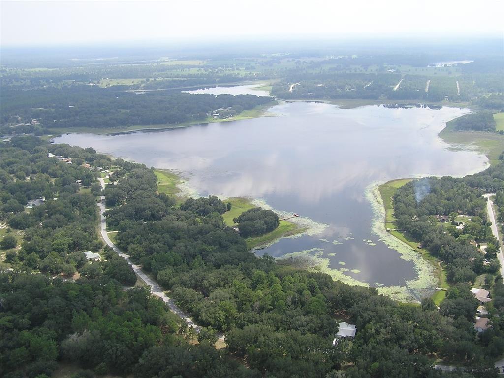 Lake Bonable with lake access, club house and picknick area