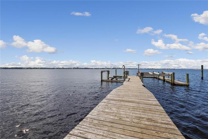 Shared dock with lift