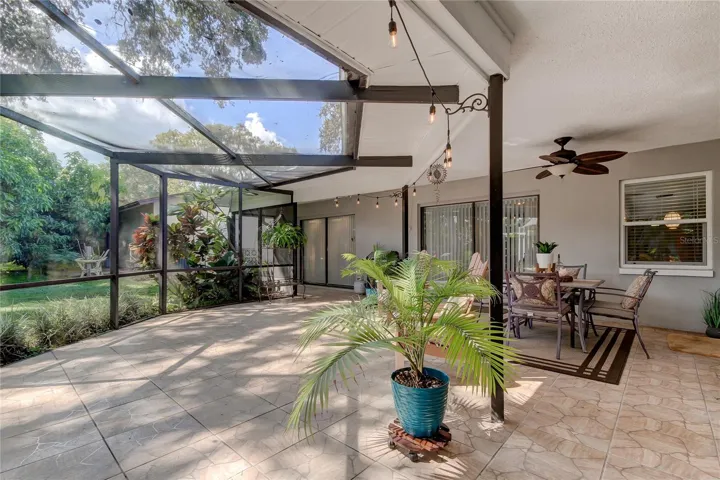 HUGE (25X34) Screened enclosed Lanai to enjoy the outdoor with NO BUGS