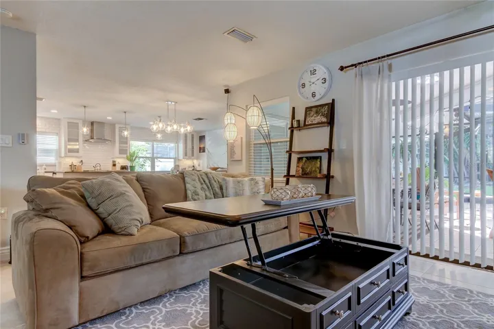 Extendable Coffee Table to Eat or Work from the Sofa!