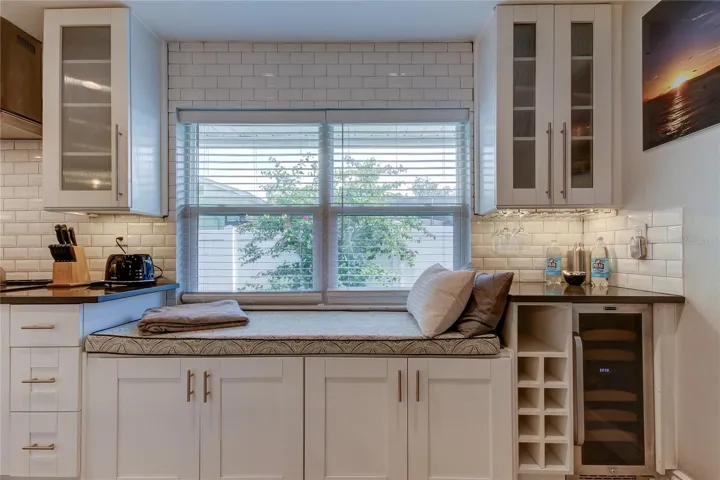 the morning sun rolls into eastern facing windows.. While you sip coffee on a 6' custom bench