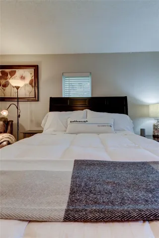 Luxurious bedding.. Kind size pillows .. Down comforter.. Wood throw.. snuggle up