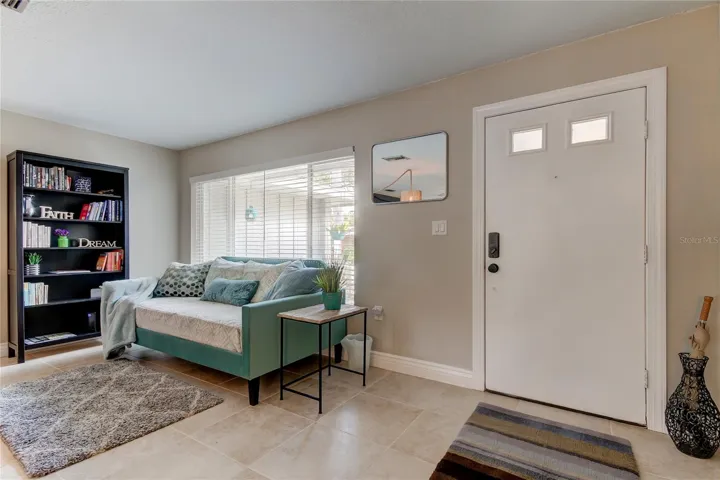Large Foyer (5X10) makes for Ease of Entry with all your luggage!