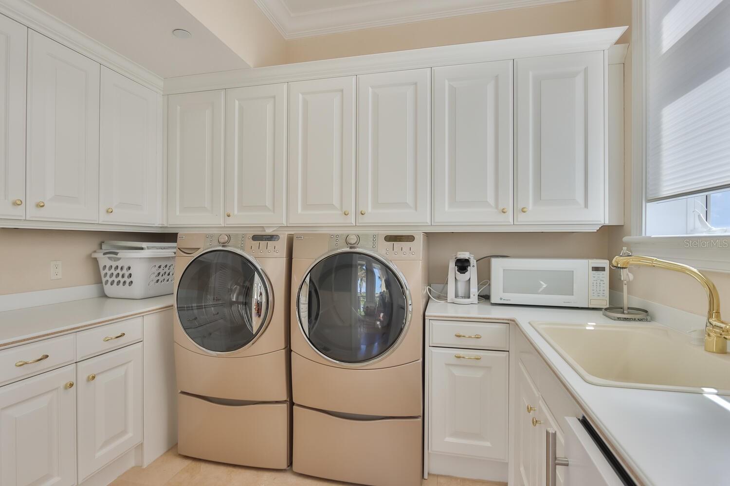 Large laundry room. Level 1