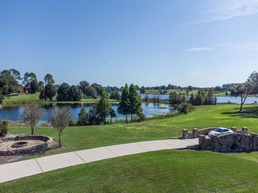 Luxurious Lakefront