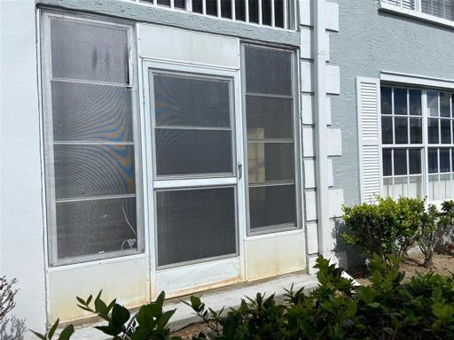 SCREENED LANAI
