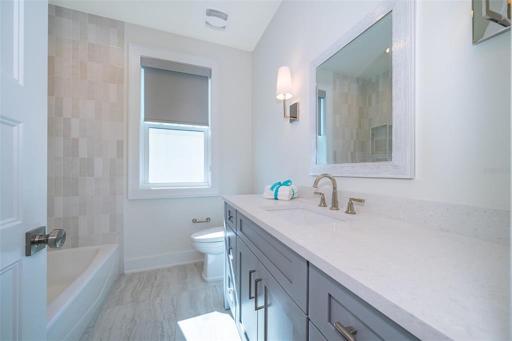 upstairs guest  bath