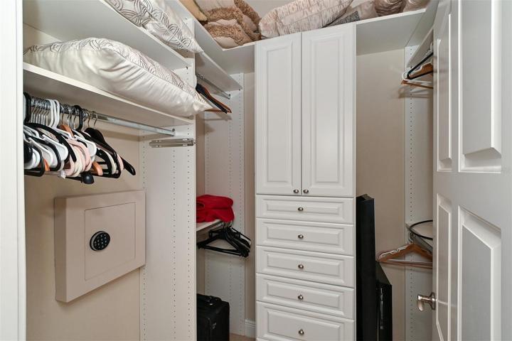 Walk-in Closet