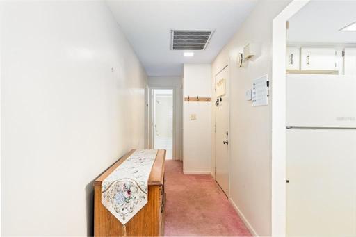 Spacious hall to place your family photos and welcoming table with a lamp to place your keys!