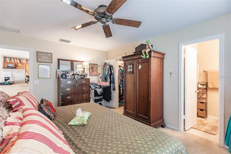 Main bedroom has walk-in closet and ensuite bath.