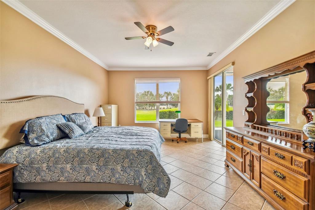 OWNERS SUITE WITH CEILING FAN