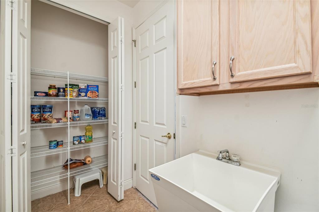 LARGE PANTRY