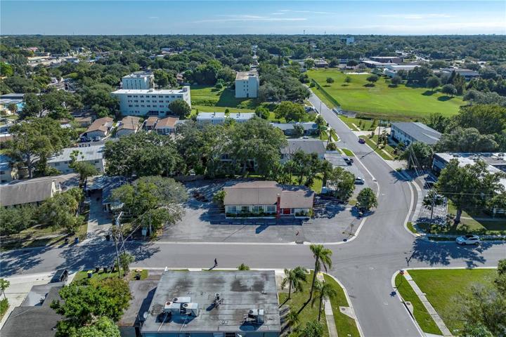Centrally located and convenient to businesses and beaches.