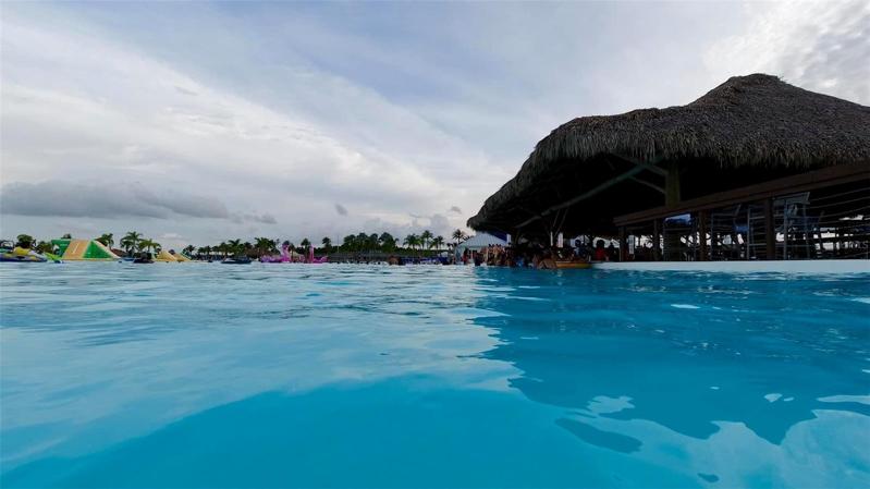 Crystal lagoon swim up bar