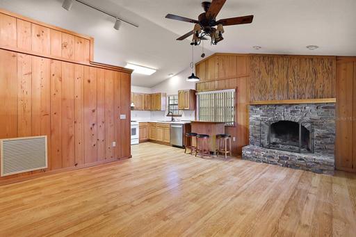 Living room with fireplace 
