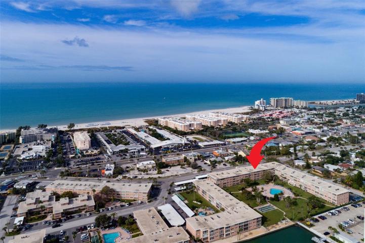 Unit w/bay, tropical & pool views.