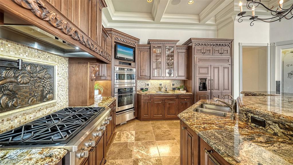 Kitchen with 6 burner gas cooktop