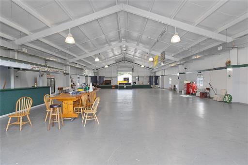 show barn approx. 5160 sq feet