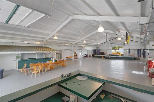 show barn approx.5160 sq feet