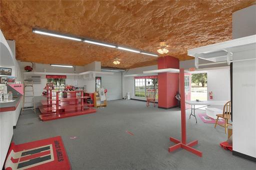 store/dealership approx. 4520 sq feet
