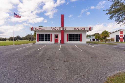 store/dealership approx. 4520 sq feet 