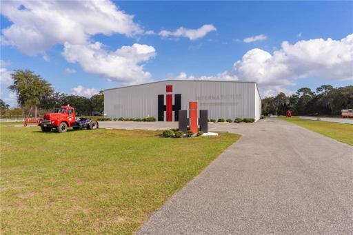 22,000 square foot building