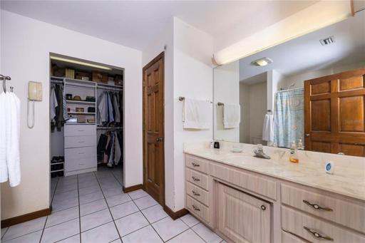 Master bathroom 1
