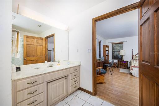 Master bathroom 1