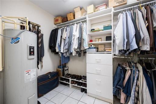 Master closet 1