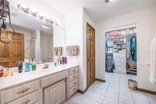 Master bathroom 2