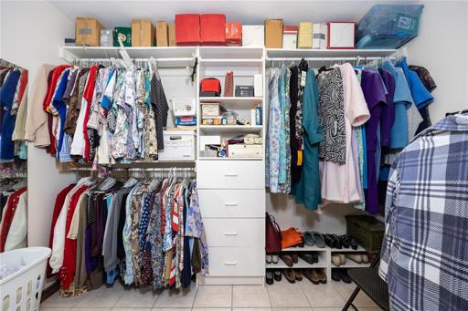 Master closet 2