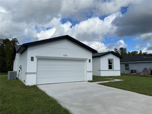 1075 Dudley Dr, House Front