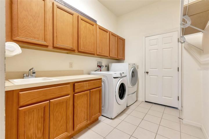 Lots of counter top space and extra storage is always a plus