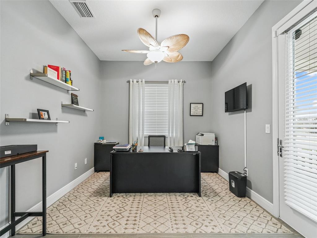3rd Bedroom/Office private entrance