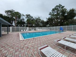 Pool amenities