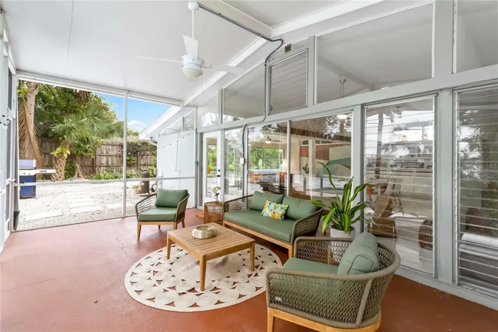 Screened in patio area for your enjoyment