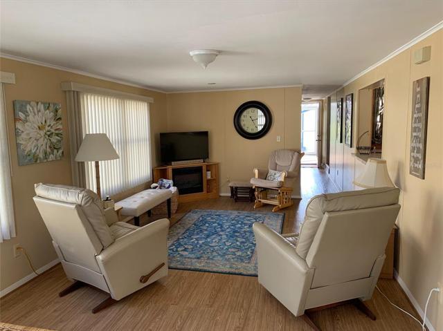 Livingroom from entry.