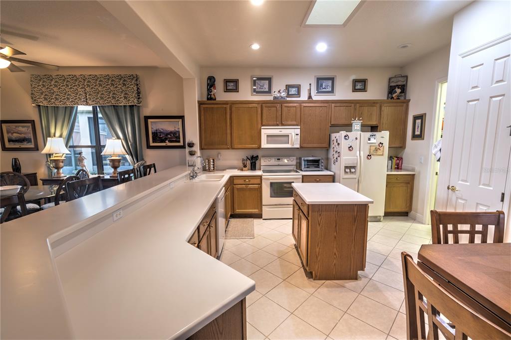 LIGHT BRIGHT KITCHEN W/DINING AREA