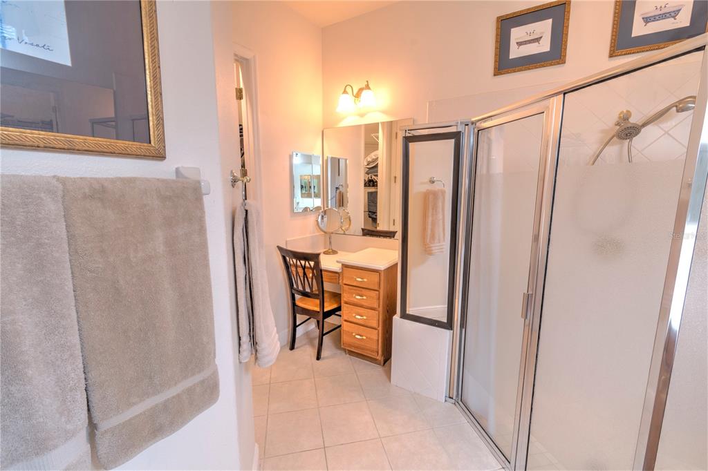 PRIMARY SITTING VANITY