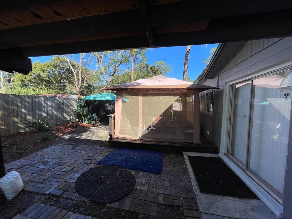 Side Entry Area