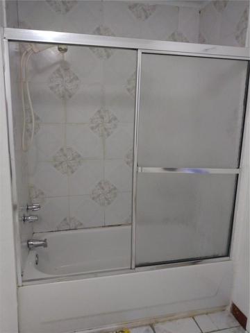 Bathroom 4 Tub shower w enclosed glass shower door