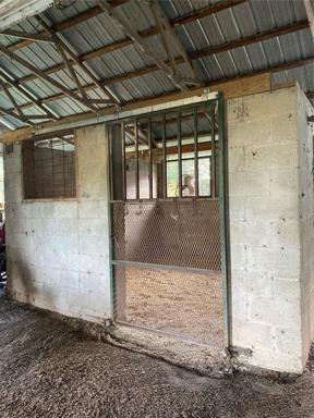 Sliding stall doors