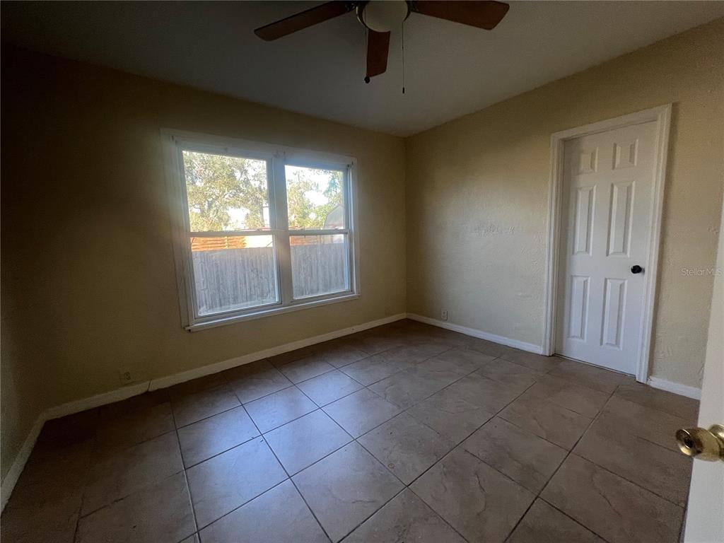 master or 2nd bedroom 