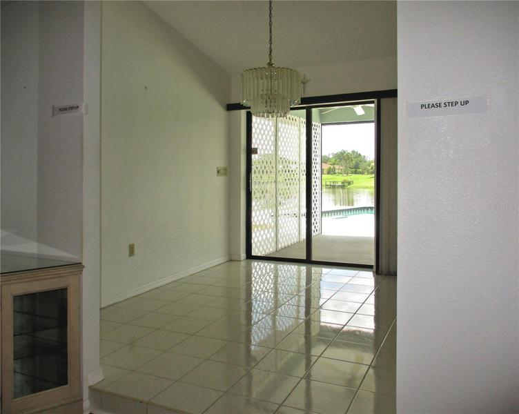 Sliders into lanai from dining room