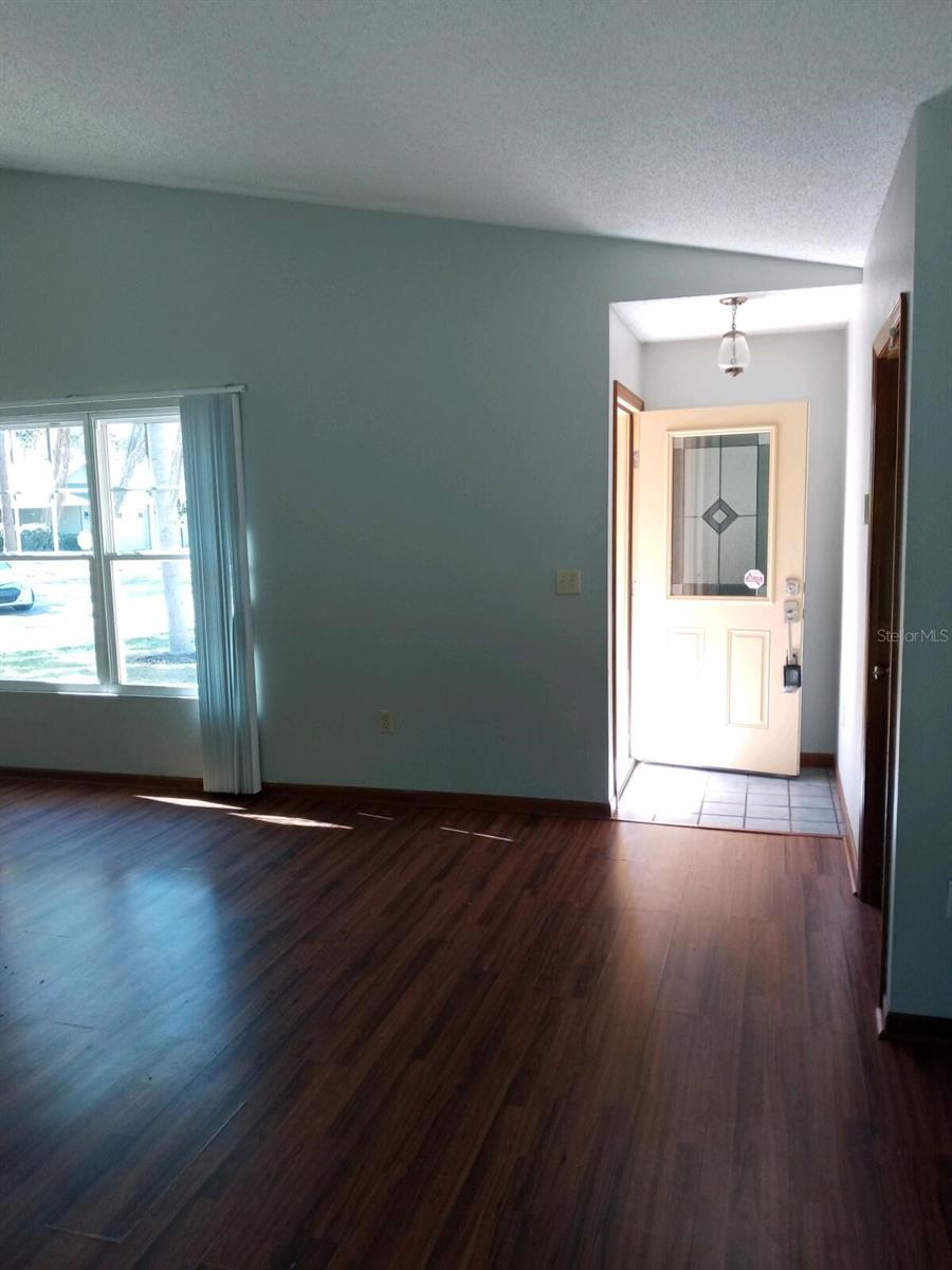 Foyer/Living room