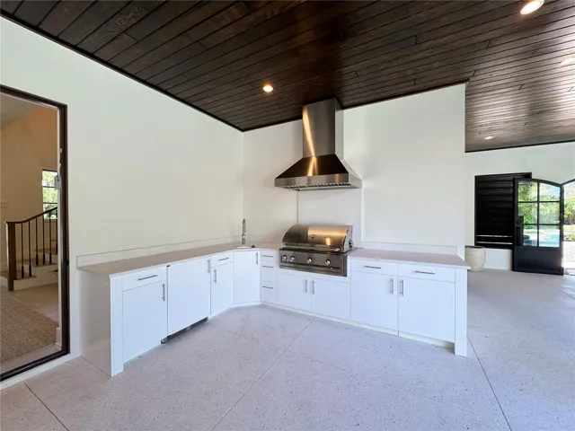 OUTDOOR KITCHEN