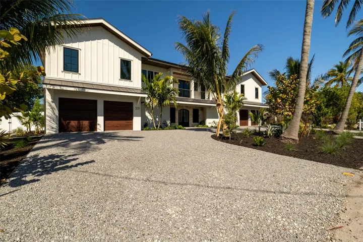 4 CAR GARAGE