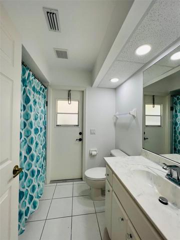 Guest Bathroom with lanai access