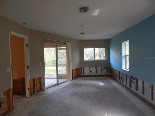 Master bedroom with pocket sliders to lanai