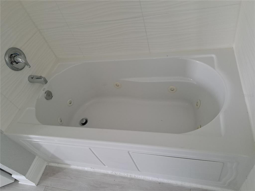 Jacuzzi Tub 